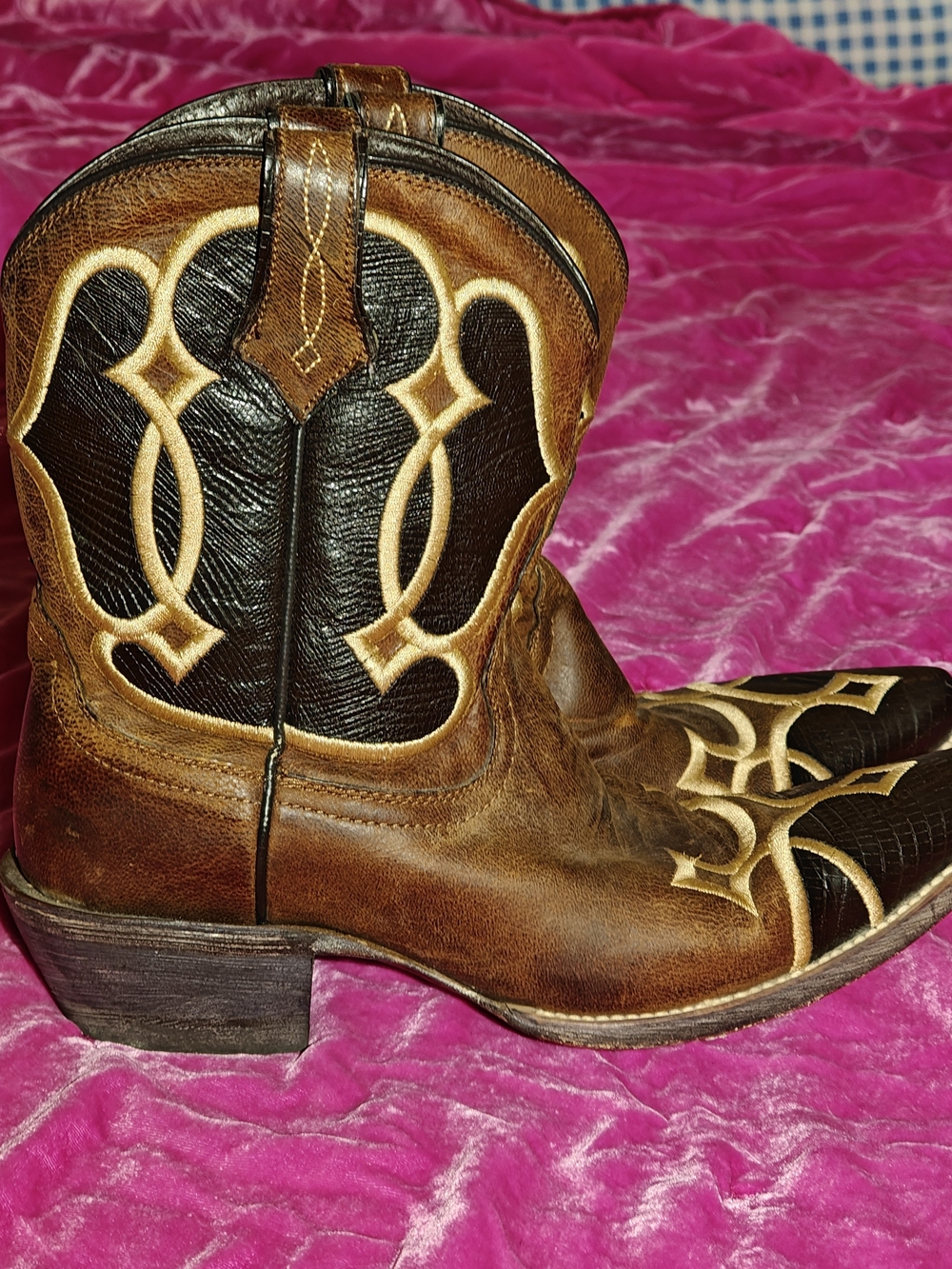 Ariat Brown and Black Leather Embroidered Western Cowboy Cowgirl Boots 9